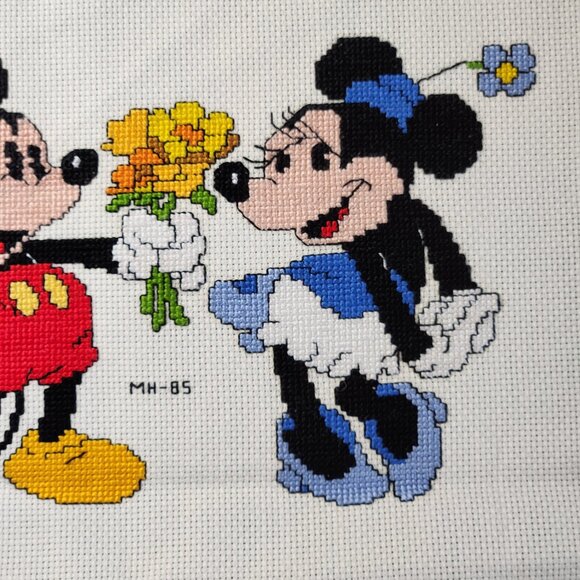 COUNTED CROSS STITCH MICKEY MOUSE MINNIE MOUSE FLOWER LOVE HANDMADE - Picture 3 of 6